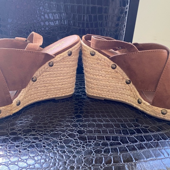 EUC Madeline Stuart espadrille wedge heel sandals - Picture 15 of 16